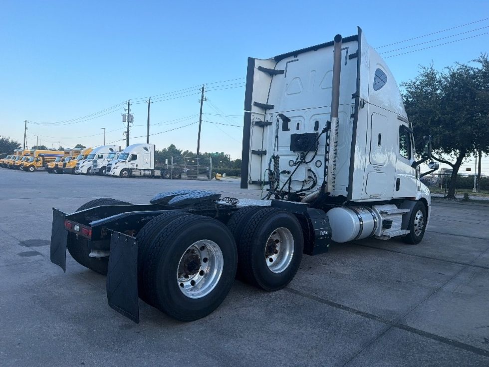 Sleeper Tractor-Heavy Duty Tractors-Freightliner-2020-T11664ST-Houston-TX-201,628\n\t\tmiles-$ 84,000 - Image 7