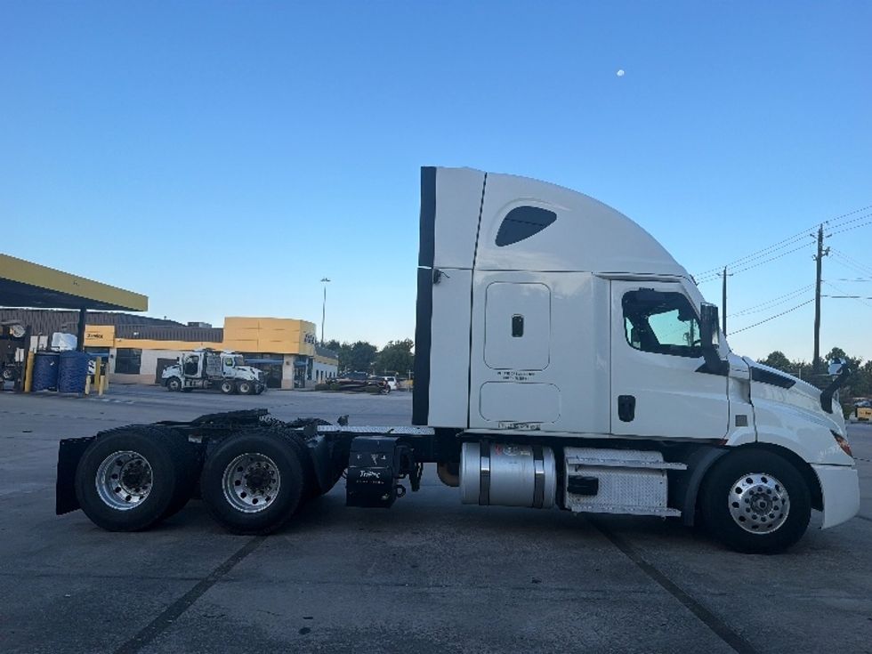 Sleeper Tractor-Heavy Duty Tractors-Freightliner-2020-T11664ST-Houston-TX-201,628\n\t\tmiles-$ 84,000 - Image 8