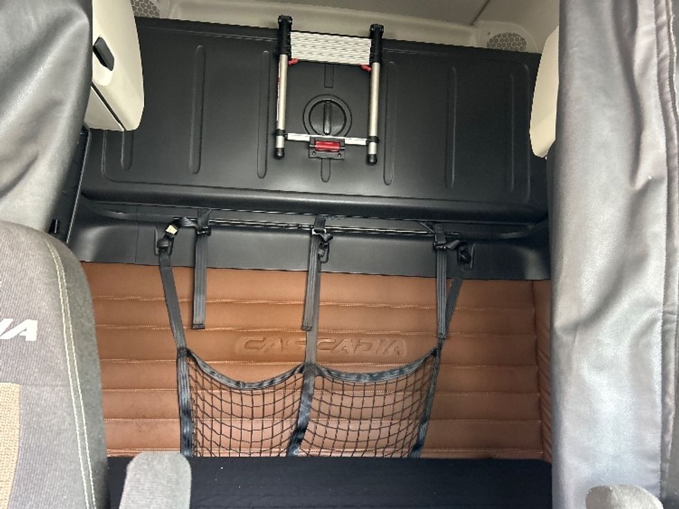 Sleeper Tractor-Heavy Duty Tractors-Freightliner-2020-T11664ST-Jackson-TN-364,983\n\t\tmiles-$ 65,750 - Image 16