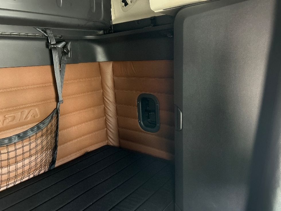 Sleeper Tractor-Heavy Duty Tractors-Freightliner-2020-T11664ST-Jackson-TN-364,983\n\t\tmiles-$ 65,750 - Image 18