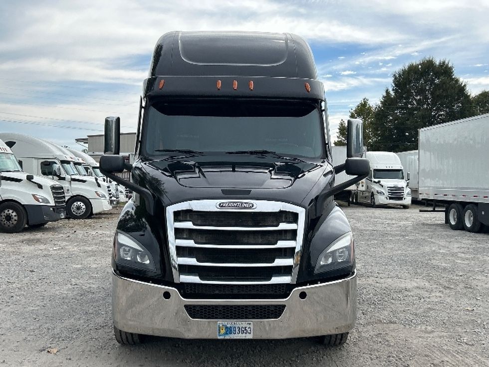 Sleeper Tractor-Heavy Duty Tractors-Freightliner-2020-T11664ST-Jackson-TN-364,983\n\t\tmiles-$ 65,750 - Image 2