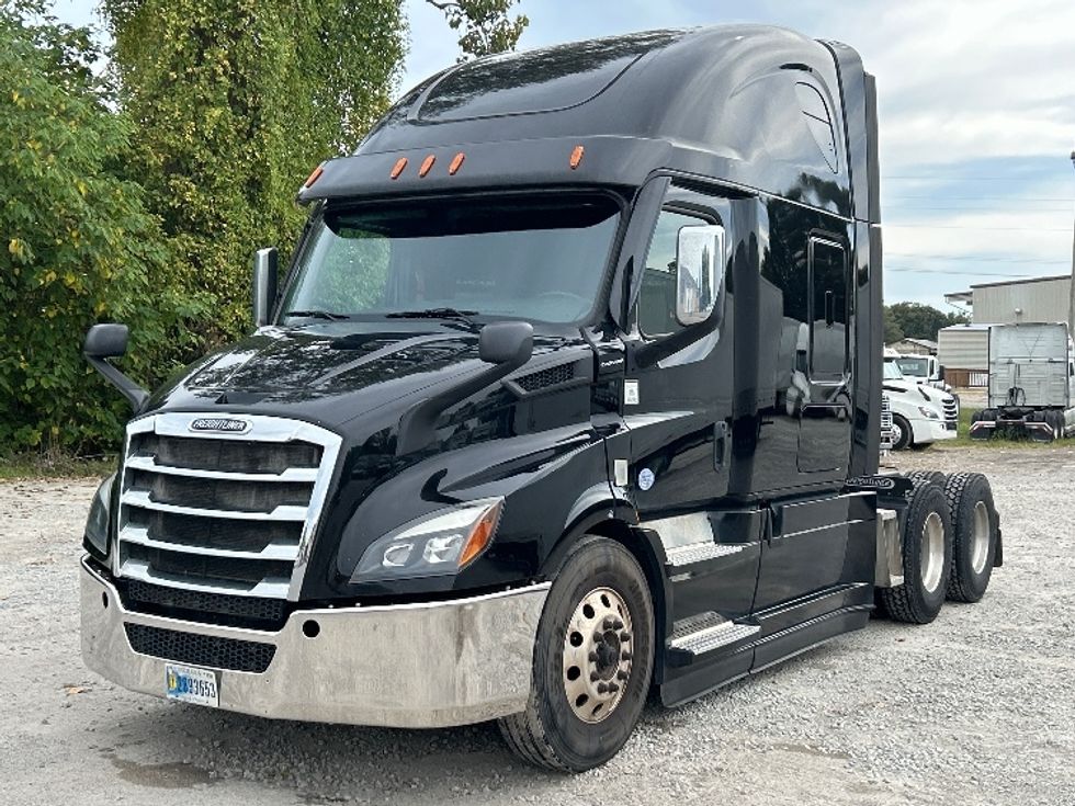 Sleeper Tractor-Heavy Duty Tractors-Freightliner-2020-T11664ST-Jackson-TN-364,983\n\t\tmiles-$ 65,750 - Image 3