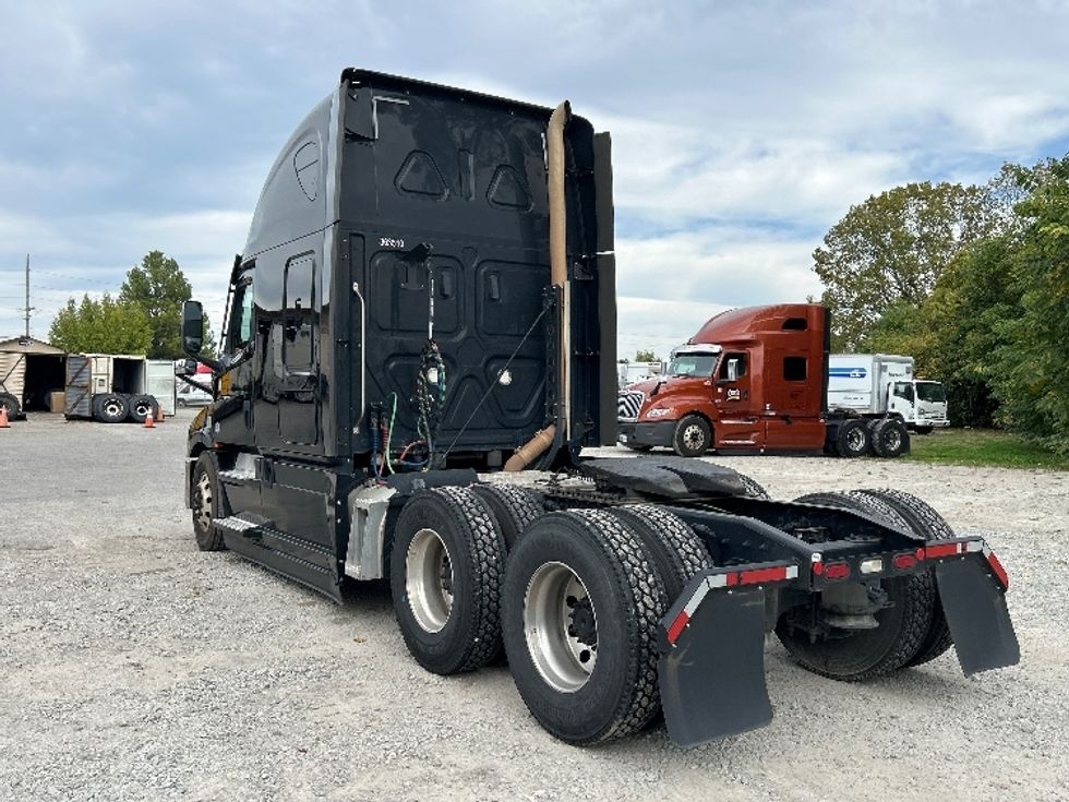 Sleeper Tractor-Heavy Duty Tractors-Freightliner-2020-T11664ST-Jackson-TN-364,983\n\t\tmiles-$ 65,750 - Image 5