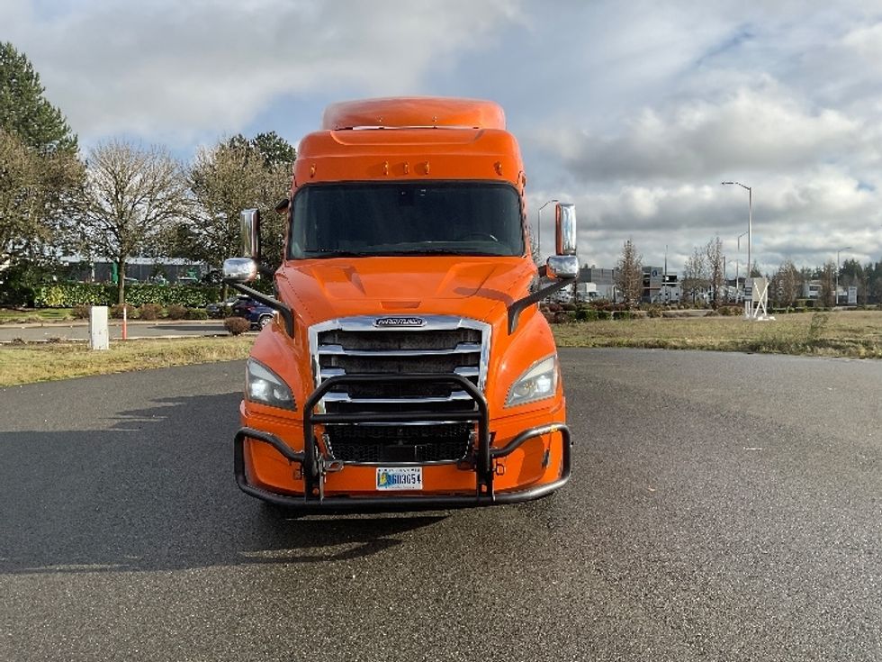 Sleeper Tractor-Heavy Duty Tractors-Freightliner-2020-T11664ST-Lacey-WA-352,207\n\t\tmiles-$ 66,000 - Image 2