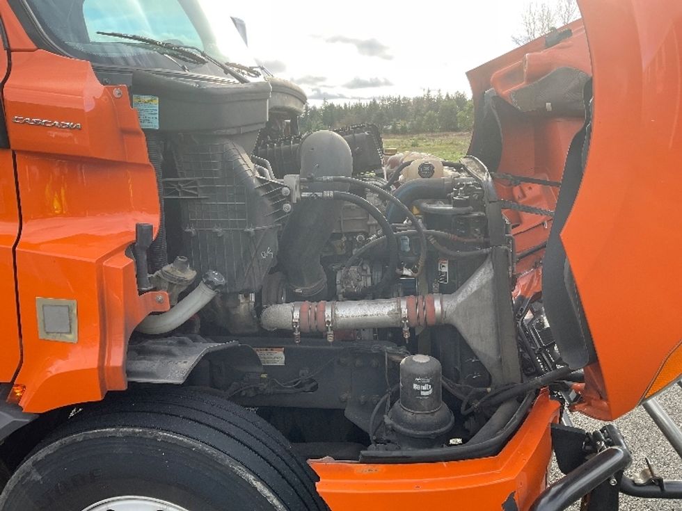 Sleeper Tractor-Heavy Duty Tractors-Freightliner-2020-T11664ST-Lacey-WA-352,207\n\t\tmiles-$ 66,000 - Image 20
