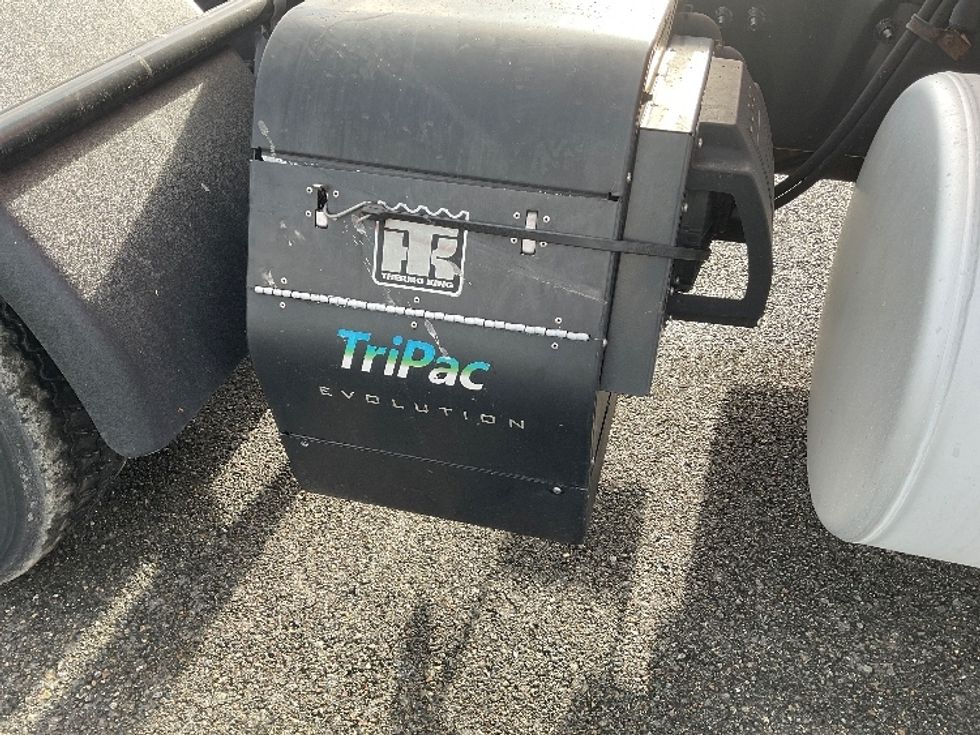 Sleeper Tractor-Heavy Duty Tractors-Freightliner-2020-T11664ST-Lacey-WA-352,207\n\t\tmiles-$ 66,000 - Image 25