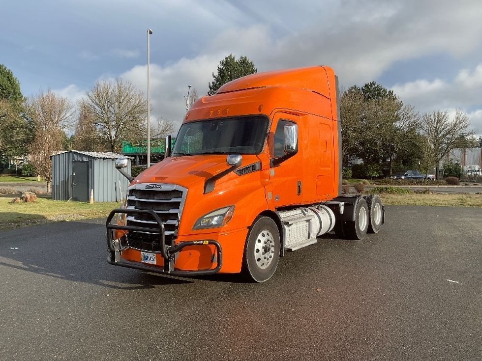 Sleeper Tractor-Heavy Duty Tractors-Freightliner-2020-T11664ST-Lacey-WA-352,207\n\t\tmiles-$ 66,000 - Image 3