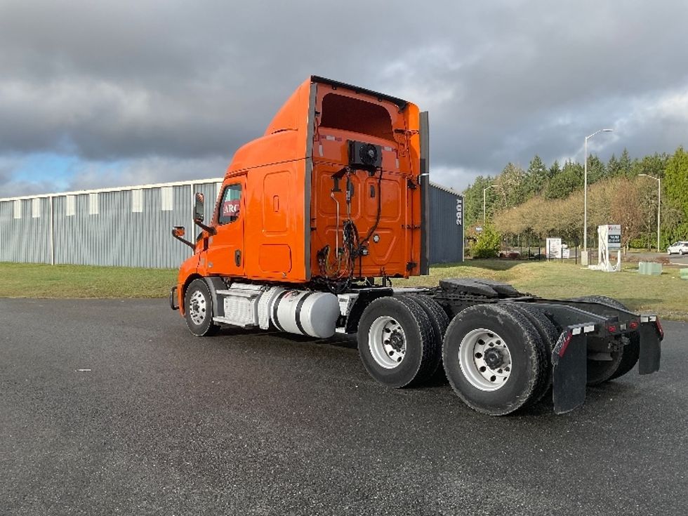 Sleeper Tractor-Heavy Duty Tractors-Freightliner-2020-T11664ST-Lacey-WA-352,207\n\t\tmiles-$ 66,000 - Image 5