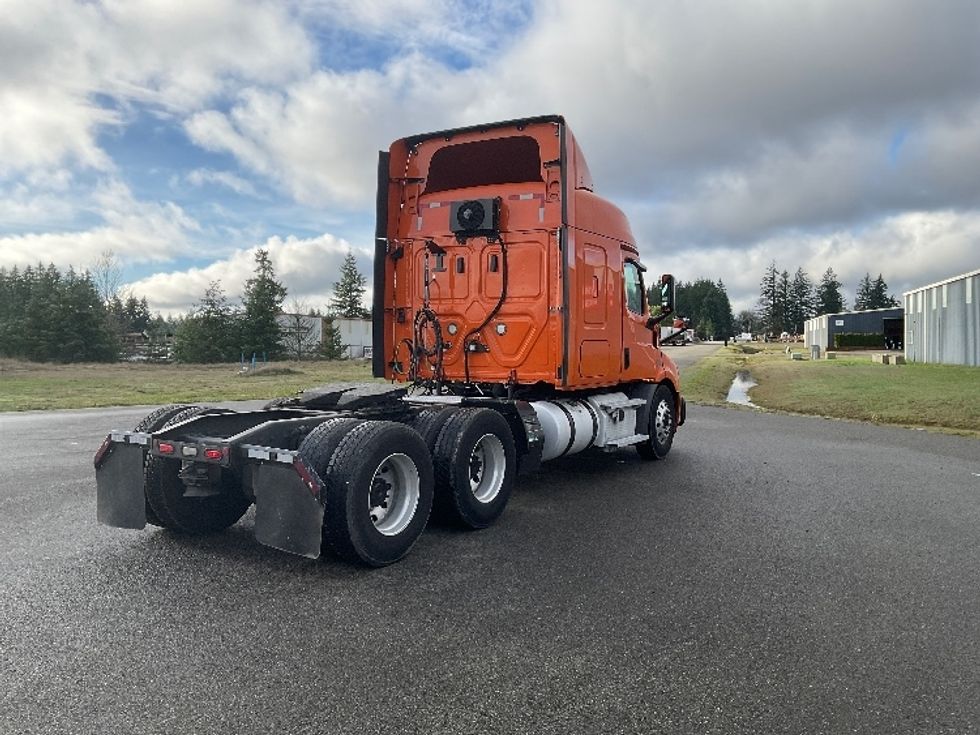 Sleeper Tractor-Heavy Duty Tractors-Freightliner-2020-T11664ST-Lacey-WA-352,207\n\t\tmiles-$ 66,000 - Image 7