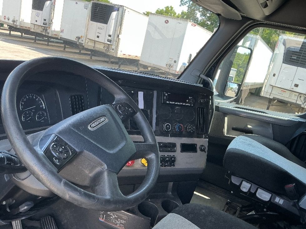 Sleeper Tractor-Heavy Duty Tractors-Freightliner-2020-T11664ST-Lexington-KY-733,762\n\t\tmiles-$ 39,250 - Image 10