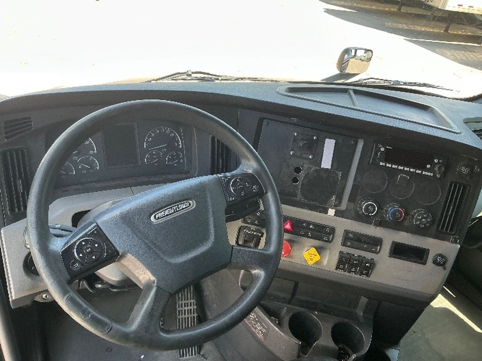 Sleeper Tractor-Heavy Duty Tractors-Freightliner-2020-T11664ST-Lexington-KY-733,762\n\t\tmiles-$ 39,250 - Image 11