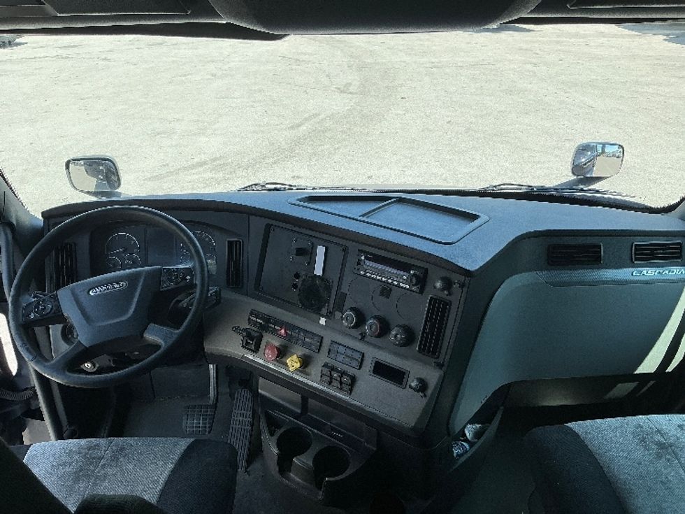 Sleeper Tractor-Heavy Duty Tractors-Freightliner-2020-T11664ST-Lexington-KY-733,762\n\t\tmiles-$ 39,250 - Image 12