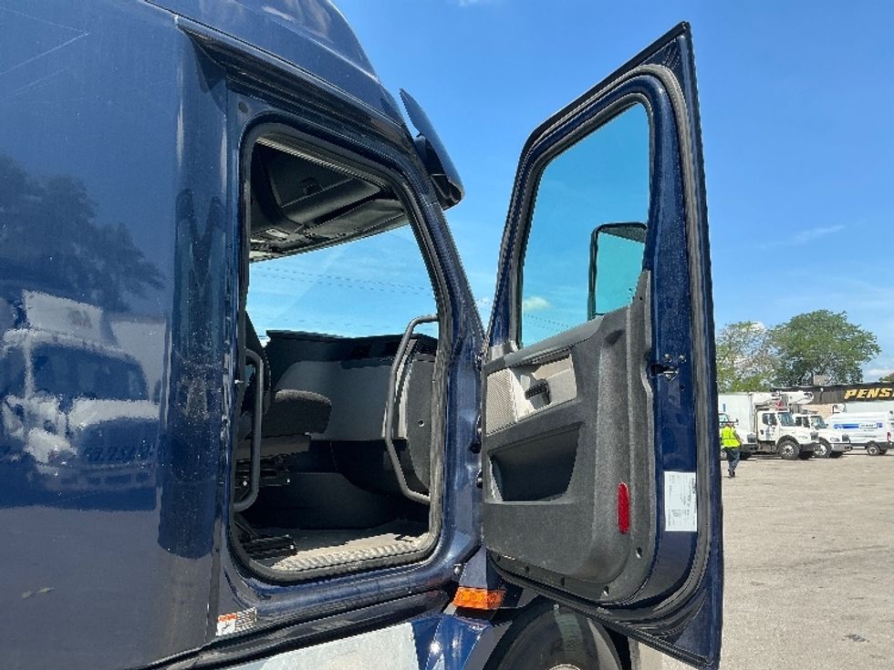 Sleeper Tractor-Heavy Duty Tractors-Freightliner-2020-T11664ST-Lexington-KY-733,762\n\t\tmiles-$ 39,250 - Image 13