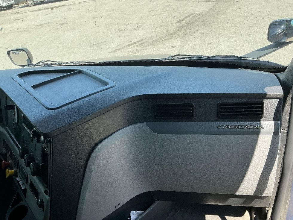 Sleeper Tractor-Heavy Duty Tractors-Freightliner-2020-T11664ST-Lexington-KY-733,762\n\t\tmiles-$ 39,250 - Image 14