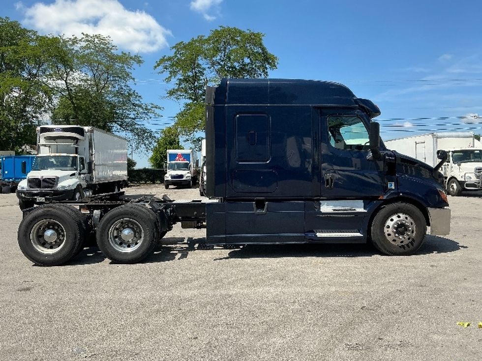 Sleeper Tractor-Heavy Duty Tractors-Freightliner-2020-T11664ST-Lexington-KY-733,762\n\t\tmiles-$ 39,250 - Image 8