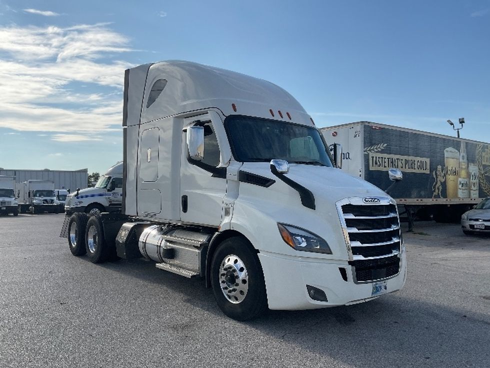 Sleeper Tractor-Heavy Duty Tractors-Freightliner-2020-T11664ST-Moberly-MO-360,488\n\t\tmiles-$ 77,000 - Image 1