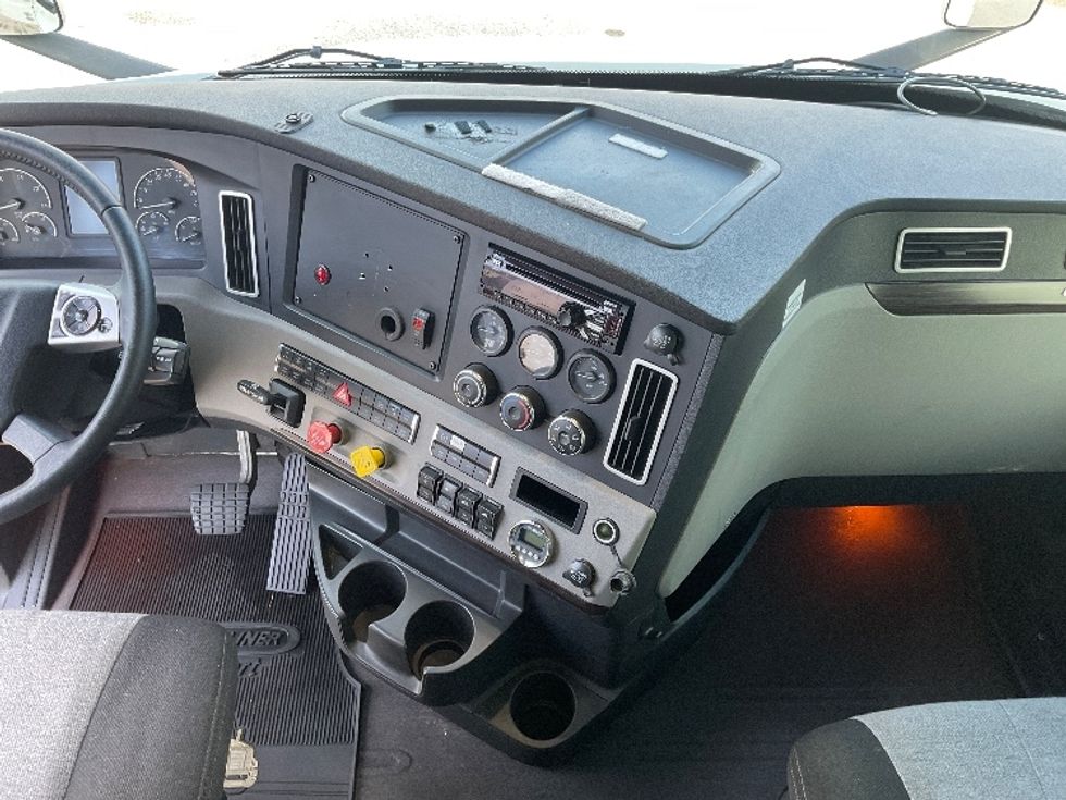 Sleeper Tractor-Heavy Duty Tractors-Freightliner-2020-T11664ST-Moberly-MO-360,488\n\t\tmiles-$ 77,000 - Image 12
