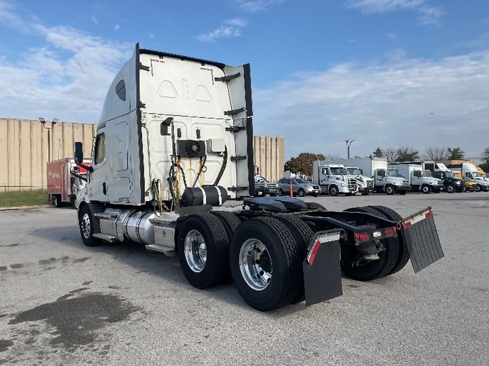 Sleeper Tractor-Heavy Duty Tractors-Freightliner-2020-T11664ST-Moberly-MO-360,488\n\t\tmiles-$ 77,000 - Image 5