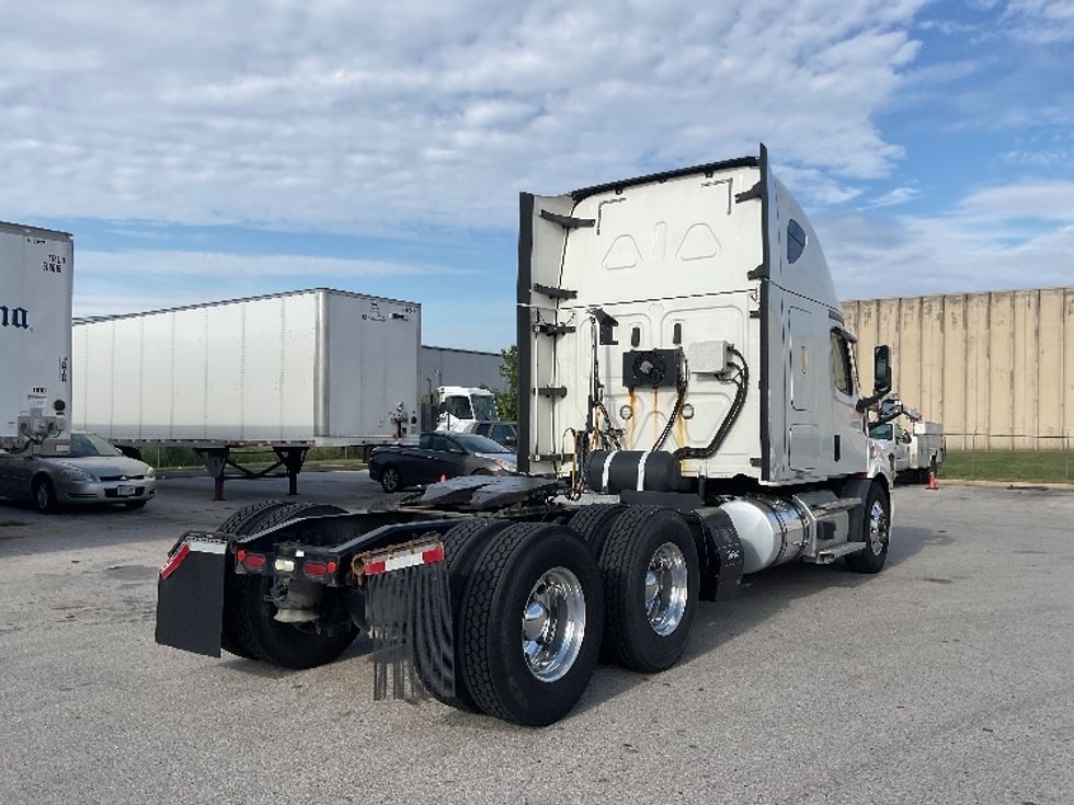 Sleeper Tractor-Heavy Duty Tractors-Freightliner-2020-T11664ST-Moberly-MO-360,488\n\t\tmiles-$ 77,000 - Image 7