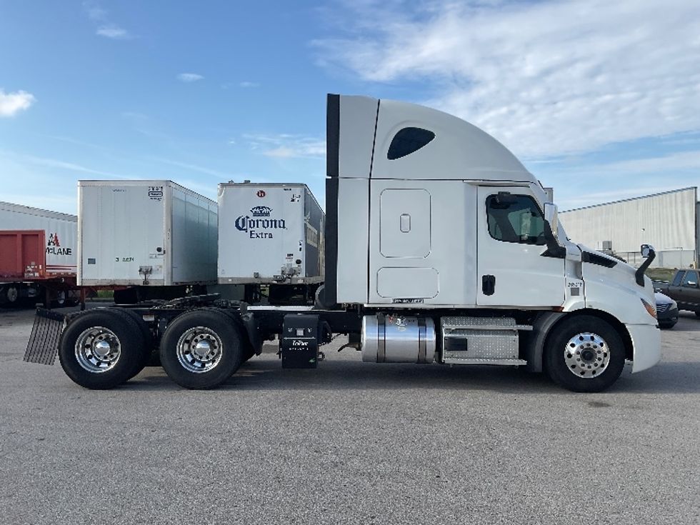 Sleeper Tractor-Heavy Duty Tractors-Freightliner-2020-T11664ST-Moberly-MO-360,488\n\t\tmiles-$ 77,000 - Image 8