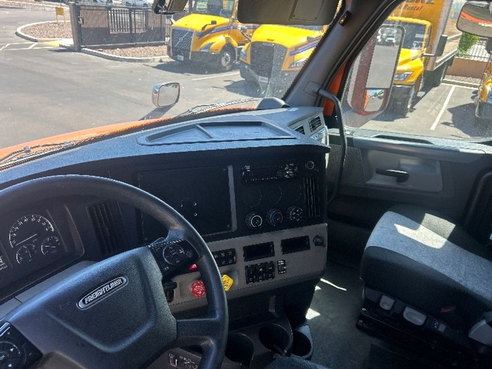Sleeper Tractor-Heavy Duty Tractors-Freightliner-2020-T11664ST-Phoenix-AZ-592,945\n\t\tmiles-$ 51,750 - Image 10