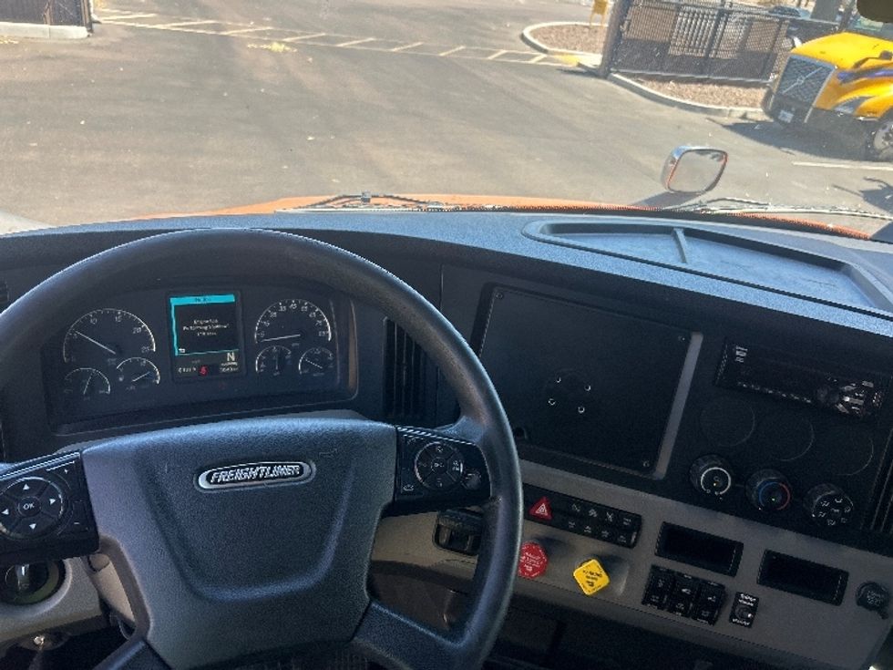 Sleeper Tractor-Heavy Duty Tractors-Freightliner-2020-T11664ST-Phoenix-AZ-592,945\n\t\tmiles-$ 51,750 - Image 11