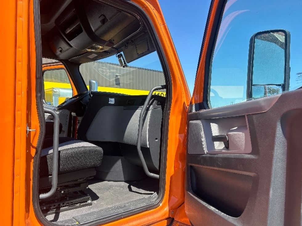 Sleeper Tractor-Heavy Duty Tractors-Freightliner-2020-T11664ST-Phoenix-AZ-592,945\n\t\tmiles-$ 51,750 - Image 13