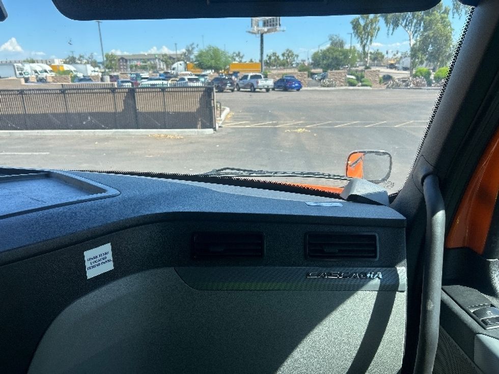 Sleeper Tractor-Heavy Duty Tractors-Freightliner-2020-T11664ST-Phoenix-AZ-592,945\n\t\tmiles-$ 51,750 - Image 14
