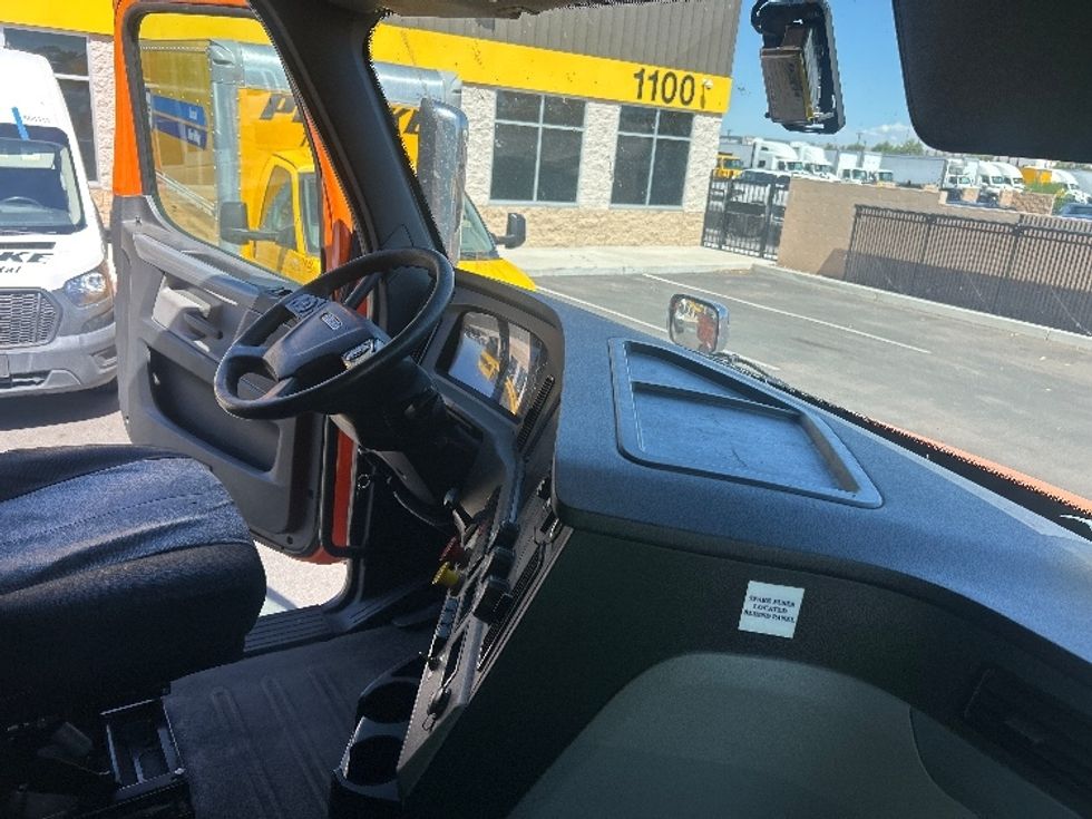 Sleeper Tractor-Heavy Duty Tractors-Freightliner-2020-T11664ST-Phoenix-AZ-592,945\n\t\tmiles-$ 51,750 - Image 15