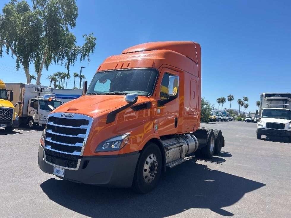 Sleeper Tractor-Heavy Duty Tractors-Freightliner-2020-T11664ST-Phoenix-AZ-592,945\n\t\tmiles-$ 51,750 - Image 3