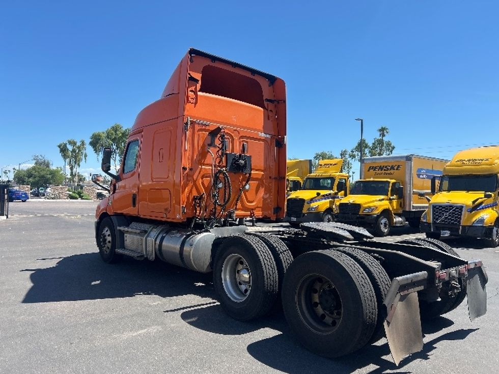 Sleeper Tractor-Heavy Duty Tractors-Freightliner-2020-T11664ST-Phoenix-AZ-592,945\n\t\tmiles-$ 51,750 - Image 5
