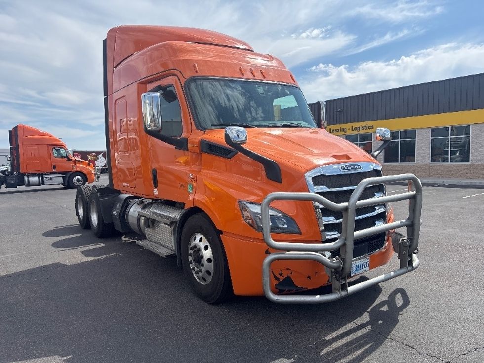 Sleeper Tractor-Heavy Duty Tractors-Freightliner-2020-T11664ST-Phoenix-AZ-643,355\n\t\tmiles-$ 49,500 - Image 1