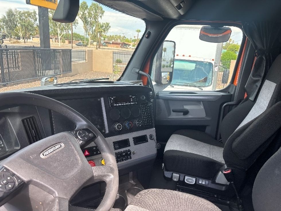 Sleeper Tractor-Heavy Duty Tractors-Freightliner-2020-T11664ST-Phoenix-AZ-643,355\n\t\tmiles-$ 49,500 - Image 10