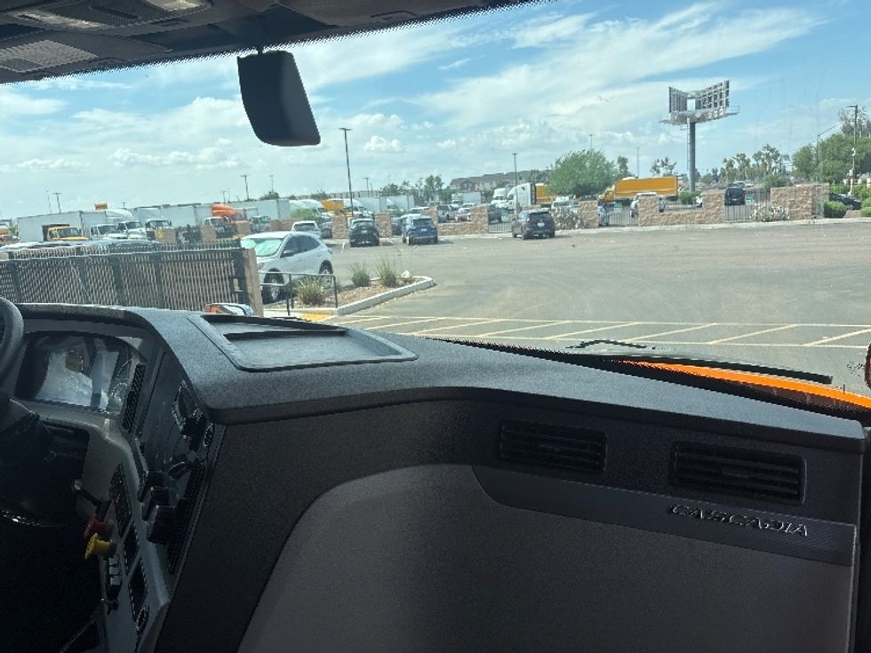 Sleeper Tractor-Heavy Duty Tractors-Freightliner-2020-T11664ST-Phoenix-AZ-643,355\n\t\tmiles-$ 49,500 - Image 14