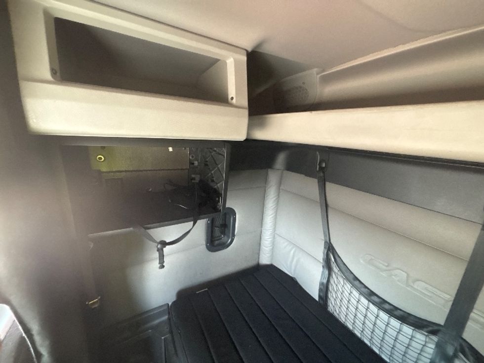 Sleeper Tractor-Heavy Duty Tractors-Freightliner-2020-T11664ST-Phoenix-AZ-643,355\n\t\tmiles-$ 49,500 - Image 19