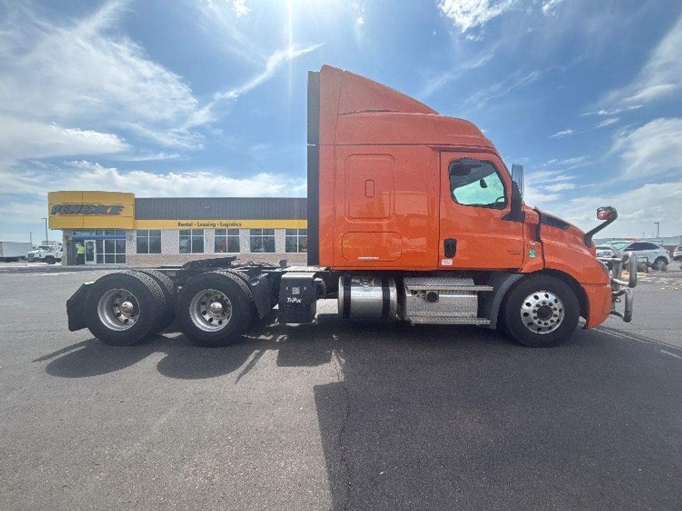 Sleeper Tractor-Heavy Duty Tractors-Freightliner-2020-T11664ST-Phoenix-AZ-643,355\n\t\tmiles-$ 49,500 - Image 8