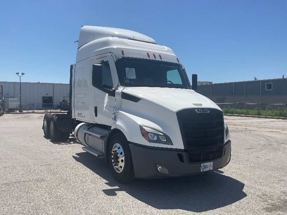 Sleeper Tractor-Heavy Duty Tractors-Freightliner-2020-T11664ST-Poplar Bluff-MO-381,575\n\t\tmiles-$ 61,250 - Image 1
