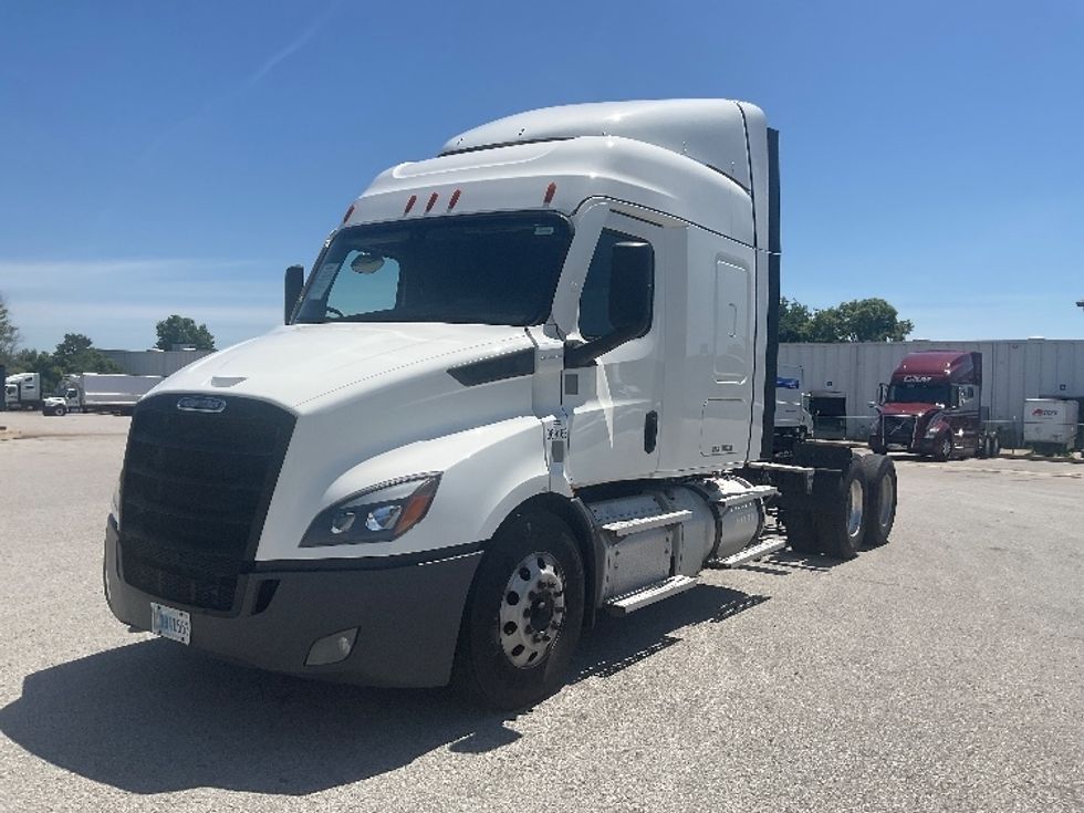 Sleeper Tractor-Heavy Duty Tractors-Freightliner-2020-T11664ST-Poplar Bluff-MO-381,575\n\t\tmiles-$ 61,250 - Image 3