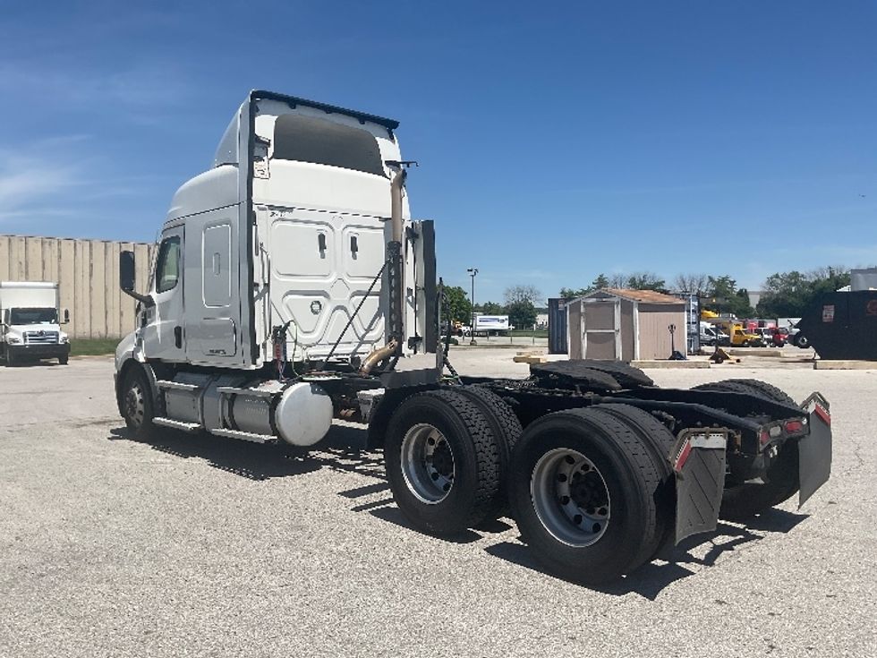 Sleeper Tractor-Heavy Duty Tractors-Freightliner-2020-T11664ST-Poplar Bluff-MO-381,575\n\t\tmiles-$ 61,250 - Image 5
