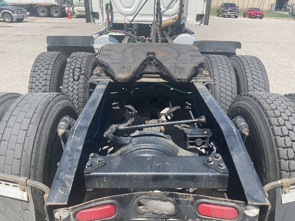 Sleeper Tractor-Heavy Duty Tractors-Freightliner-2020-T11664ST-Poplar Bluff-MO-381,575\n\t\tmiles-$ 61,250 - Image 6