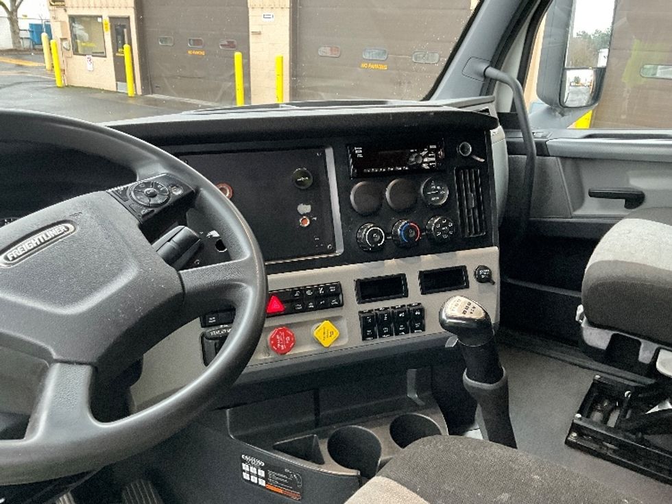 Sleeper Tractor-Heavy Duty Tractors-Freightliner-2020-T11664ST-Portland-OR-550,286\n\t\tmiles-$ 52,000 - Image 12