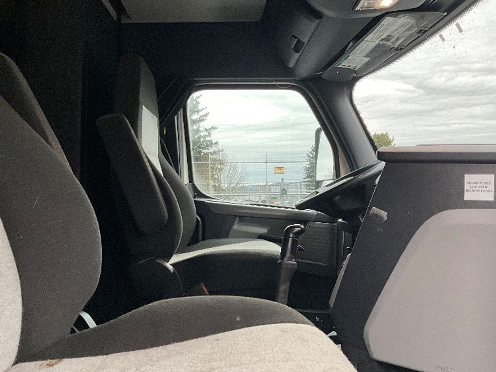 Sleeper Tractor-Heavy Duty Tractors-Freightliner-2020-T11664ST-Portland-OR-550,286\n\t\tmiles-$ 52,000 - Image 15