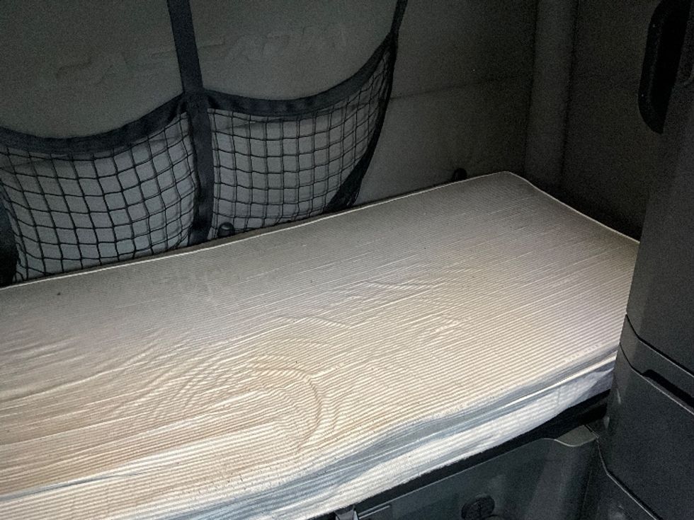 Sleeper Tractor-Heavy Duty Tractors-Freightliner-2020-T11664ST-Portland-OR-550,286\n\t\tmiles-$ 52,000 - Image 17