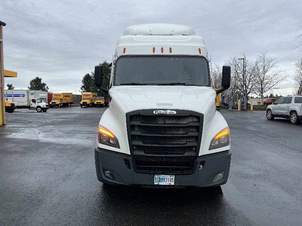 Sleeper Tractor-Heavy Duty Tractors-Freightliner-2020-T11664ST-Portland-OR-550,286\n\t\tmiles-$ 52,000 - Image 2