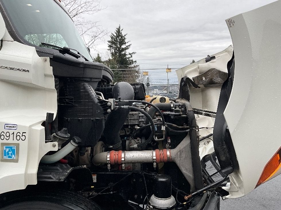 Sleeper Tractor-Heavy Duty Tractors-Freightliner-2020-T11664ST-Portland-OR-550,286\n\t\tmiles-$ 52,000 - Image 20