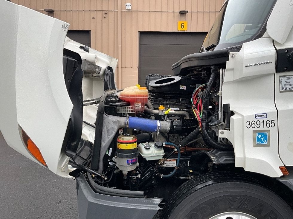 Sleeper Tractor-Heavy Duty Tractors-Freightliner-2020-T11664ST-Portland-OR-550,286\n\t\tmiles-$ 52,000 - Image 21