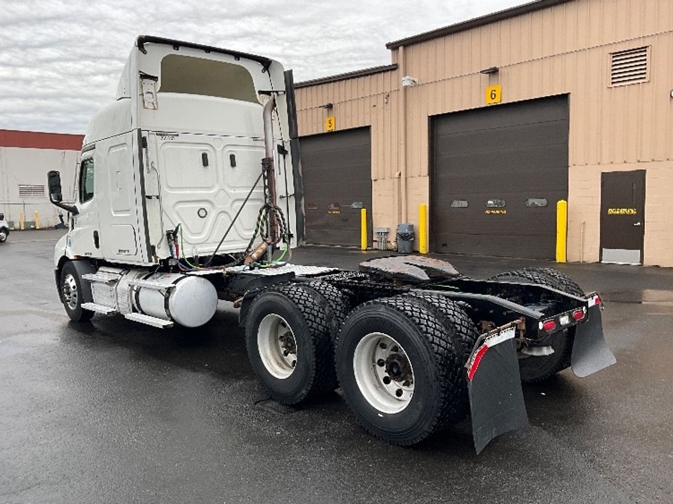 Sleeper Tractor-Heavy Duty Tractors-Freightliner-2020-T11664ST-Portland-OR-550,286\n\t\tmiles-$ 52,000 - Image 5