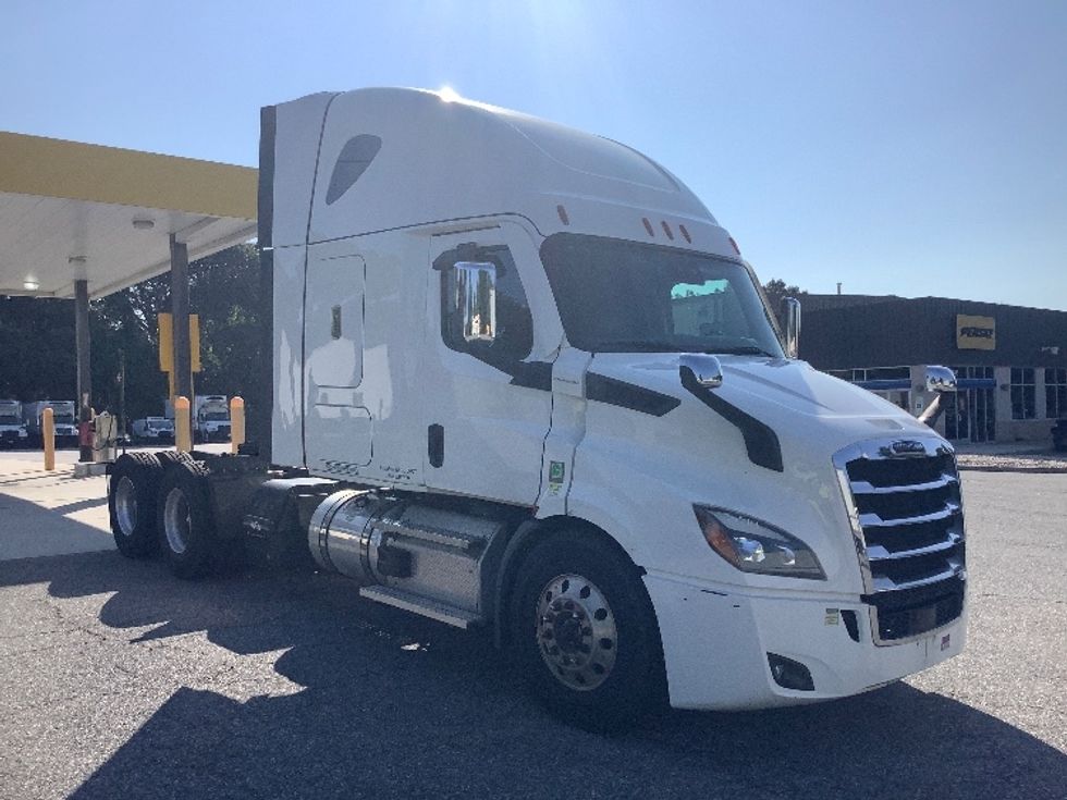 Sleeper Tractor-Heavy Duty Tractors-Freightliner-2020-T11664ST-Prince George-VA-130,580\n\t\tmiles-$ 86,750 - Image 1
