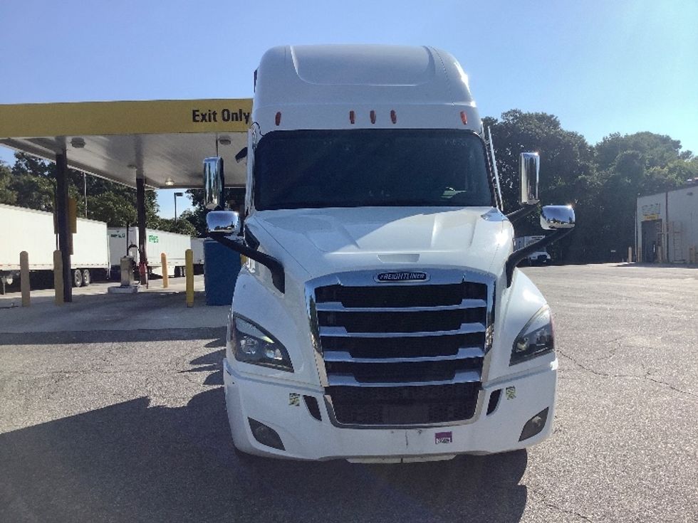 Sleeper Tractor-Heavy Duty Tractors-Freightliner-2020-T11664ST-Prince George-VA-130,580\n\t\tmiles-$ 86,750 - Image 2