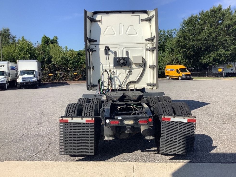 Sleeper Tractor-Heavy Duty Tractors-Freightliner-2020-T11664ST-Prince George-VA-130,580\n\t\tmiles-$ 86,750 - Image 24